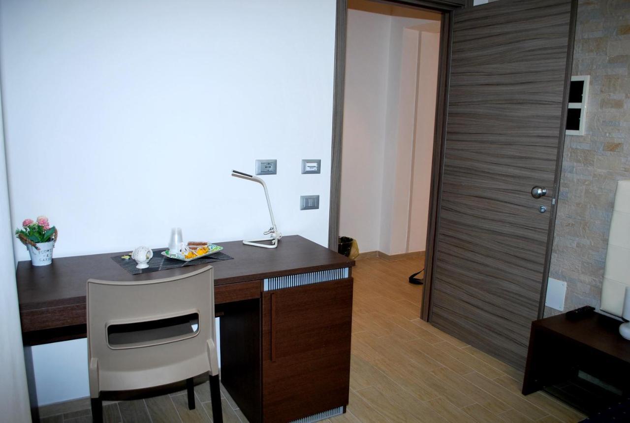Piazza Dante Hotel Taranto Exterior photo
