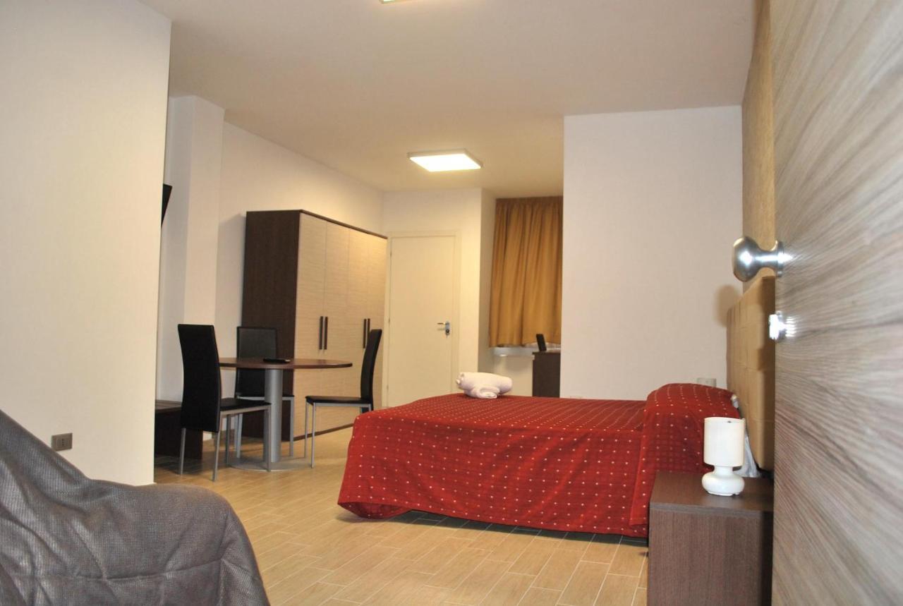Piazza Dante Hotel Taranto Exterior photo
