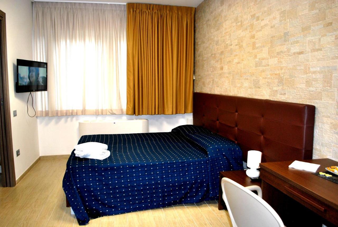 Piazza Dante Hotel Taranto Exterior photo